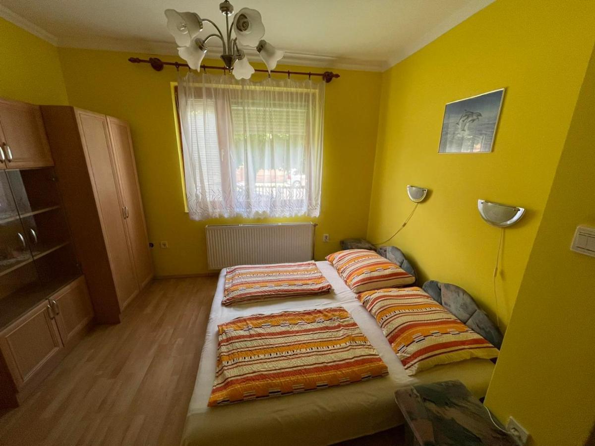 Csillam Vendeghaz Apartment ไฮจ์ดุสโซบอสโล ภายนอก รูปภาพ
