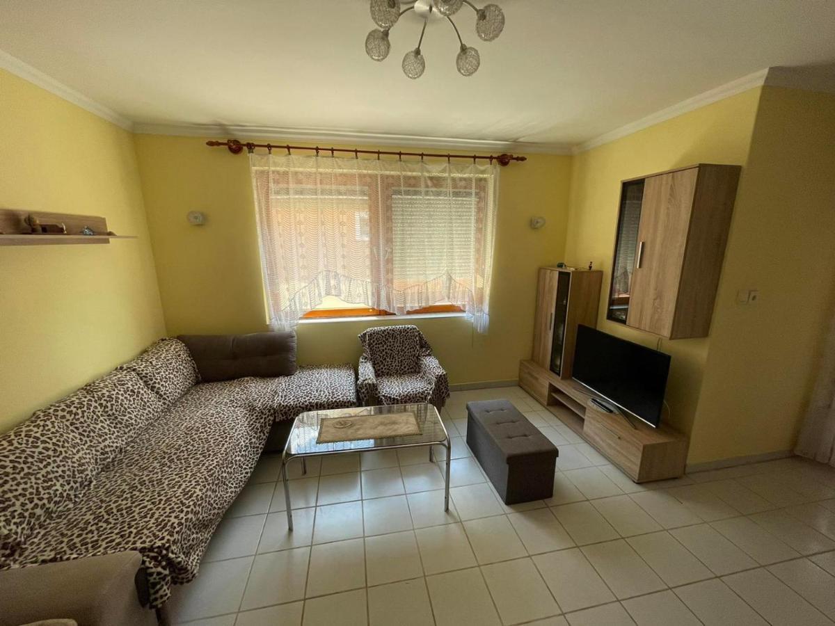 Csillam Vendeghaz Apartment ไฮจ์ดุสโซบอสโล ภายนอก รูปภาพ