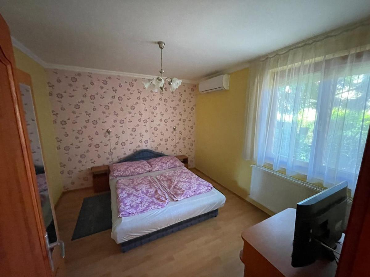 Csillam Vendeghaz Apartment ไฮจ์ดุสโซบอสโล ภายนอก รูปภาพ