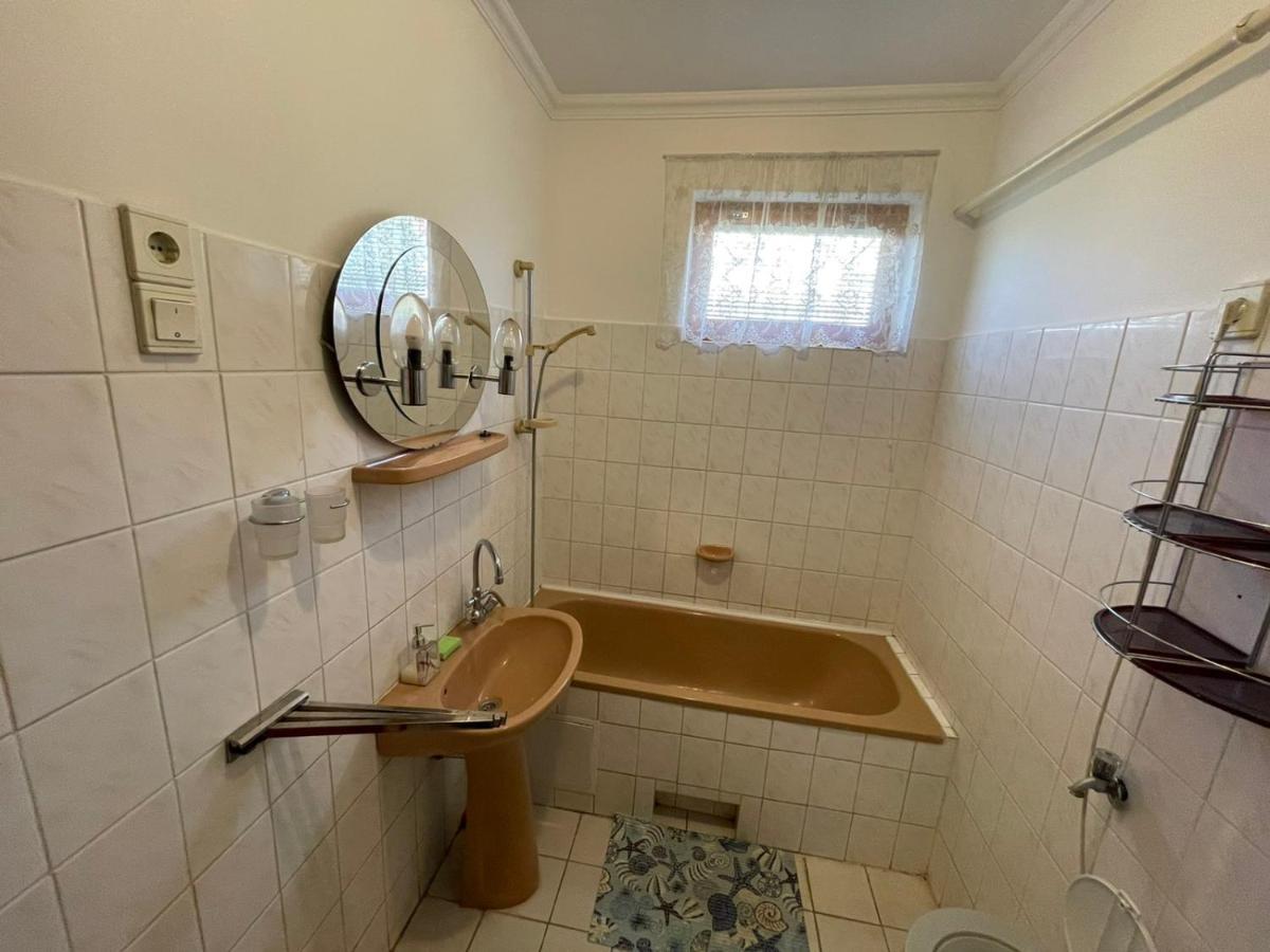 Csillam Vendeghaz Apartment ไฮจ์ดุสโซบอสโล ภายนอก รูปภาพ