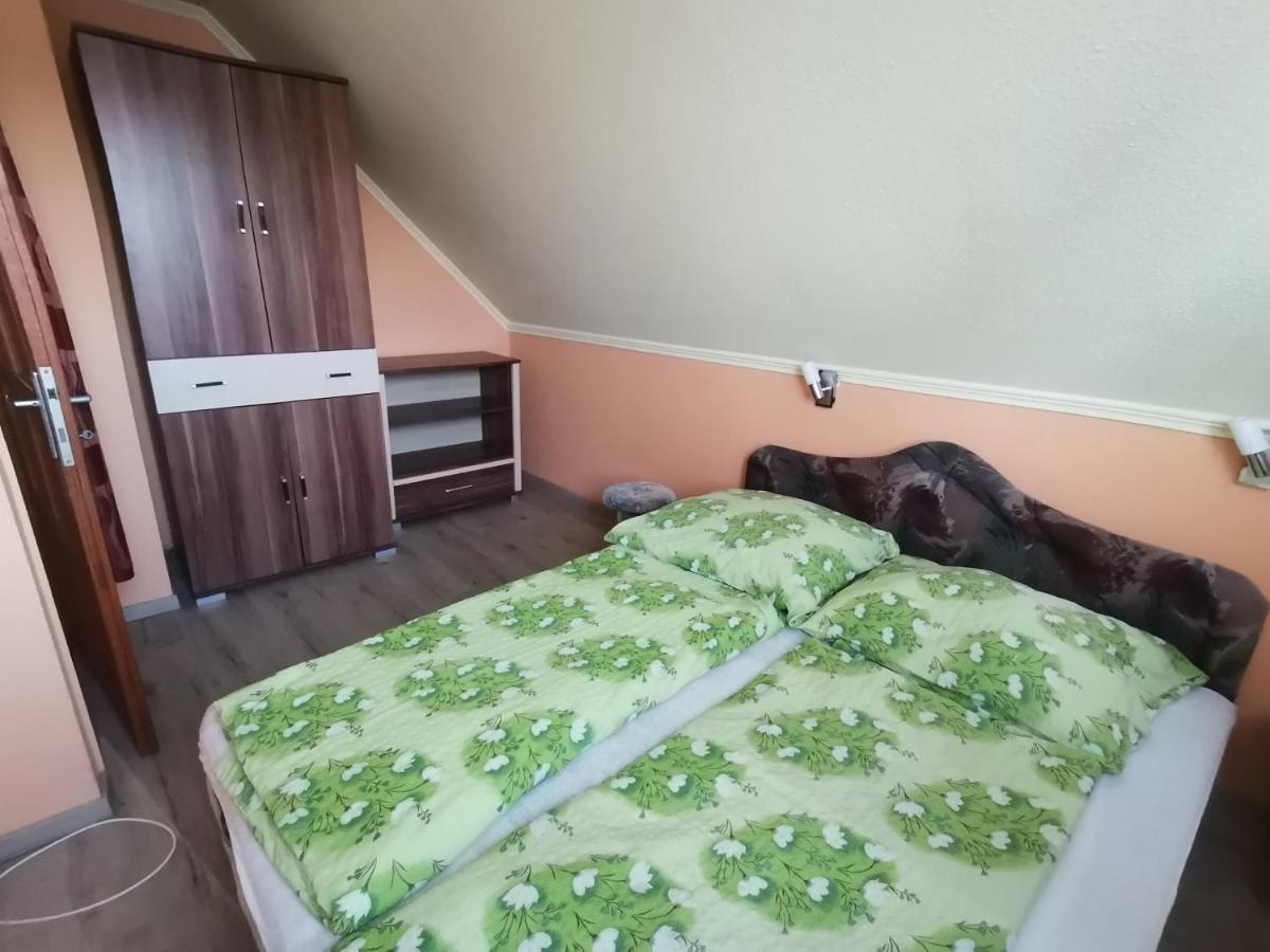 Csillam Vendeghaz Apartment ไฮจ์ดุสโซบอสโล ภายนอก รูปภาพ